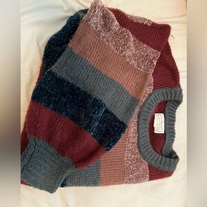 Boutique Sweater wore 3 times. Bell sleeves such pretty fall colors.